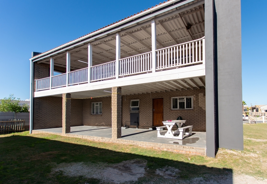 4 Bedroom Property for Sale in Middedorp Western Cape